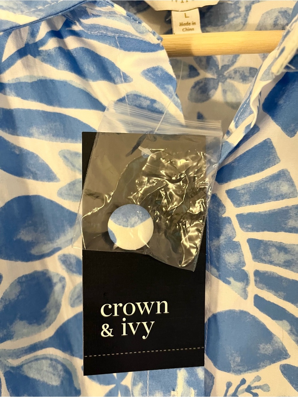 crown & ivy Blue White Floral Ruffle-Sleeve Midi Dress - Picture 4 of 6